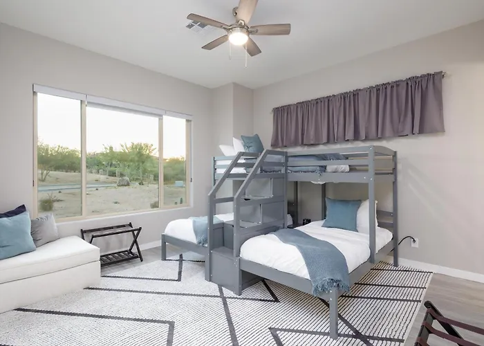 Villa Mountain Views, Luxury, Heated Pool, Putting