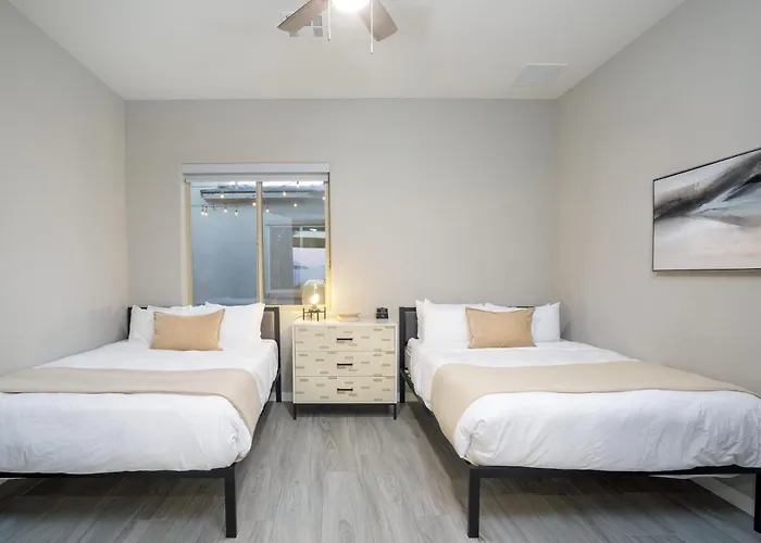 Villa Mountain Views, Luxury, Heated Pool, Putting *