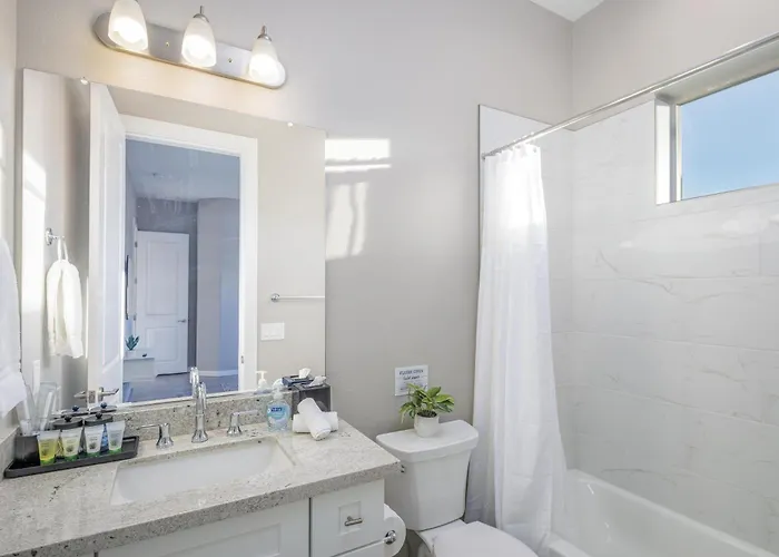 Villa Mountain Views, Luxury, Heated Pool, Putting