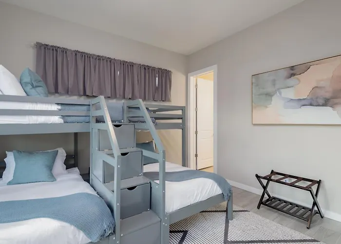 Mountain Views, Luxury, Heated Pool, Putting Villa *