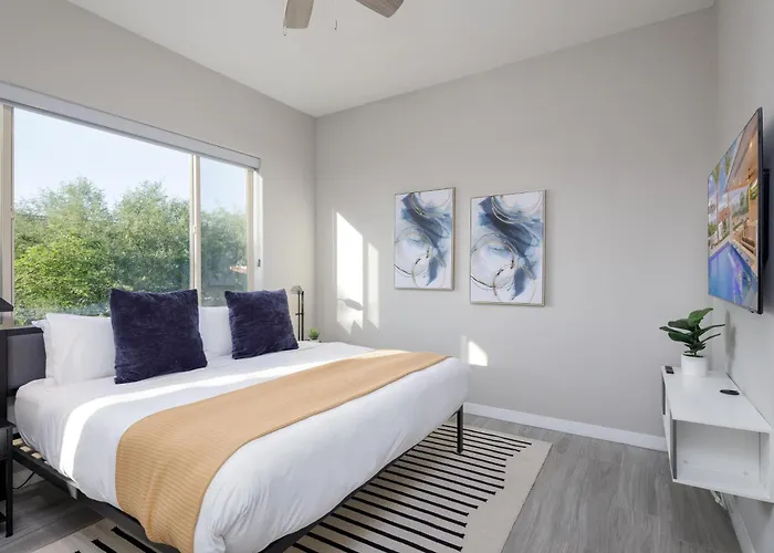 Mountain Views, Luxury, Heated Pool, Putting *